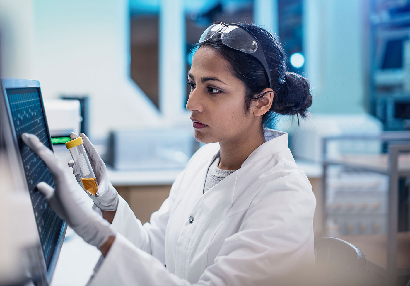 Women working in a lab